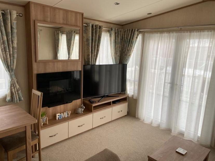 Kingfisher Court 2 Tattershall Lakes With Hot Tub Exterior photo