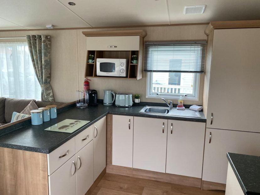 Kingfisher Court 2 Tattershall Lakes With Hot Tub Exterior photo